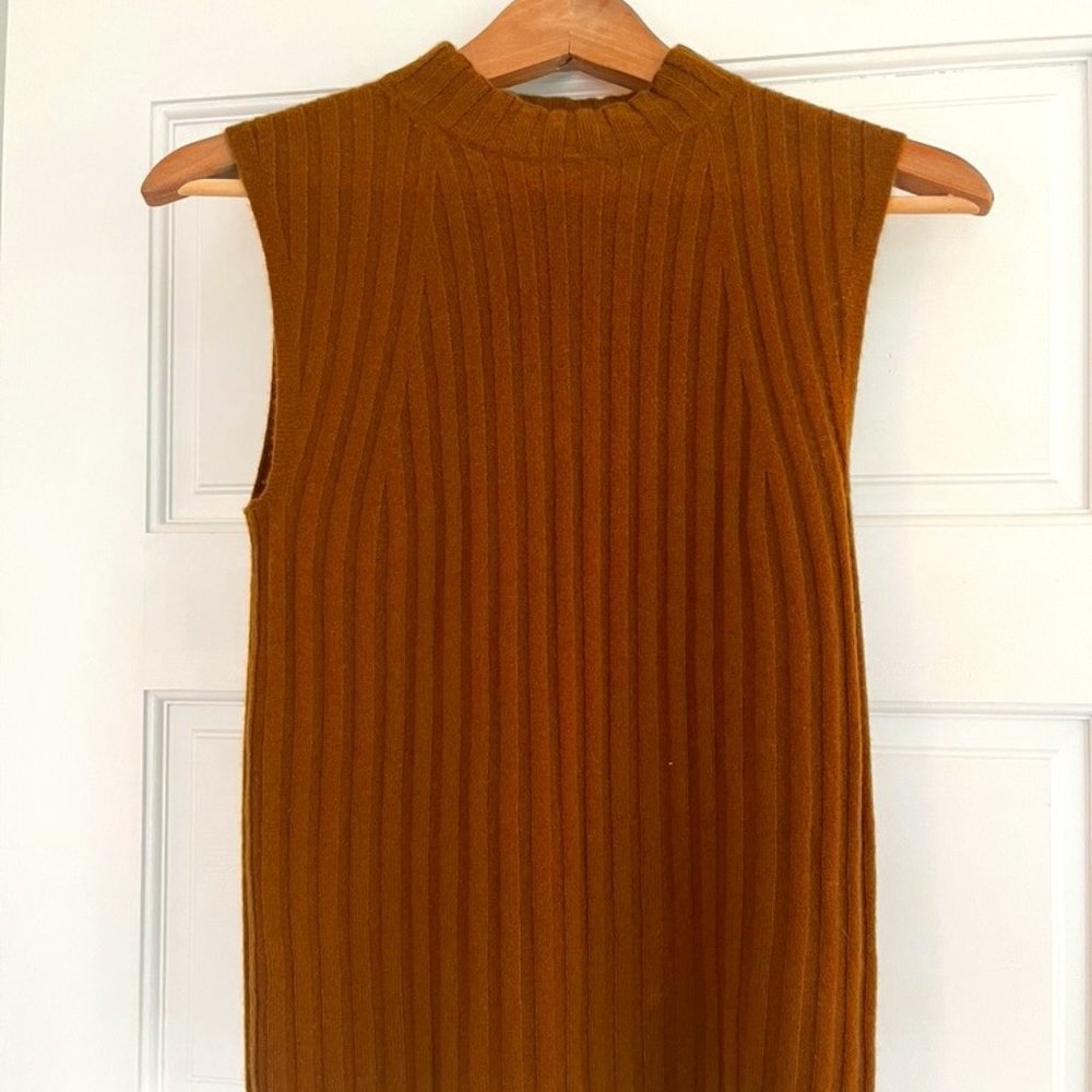 Vince Ribbed Sleeveless Cashmere Sweater Tank - Rust Brown